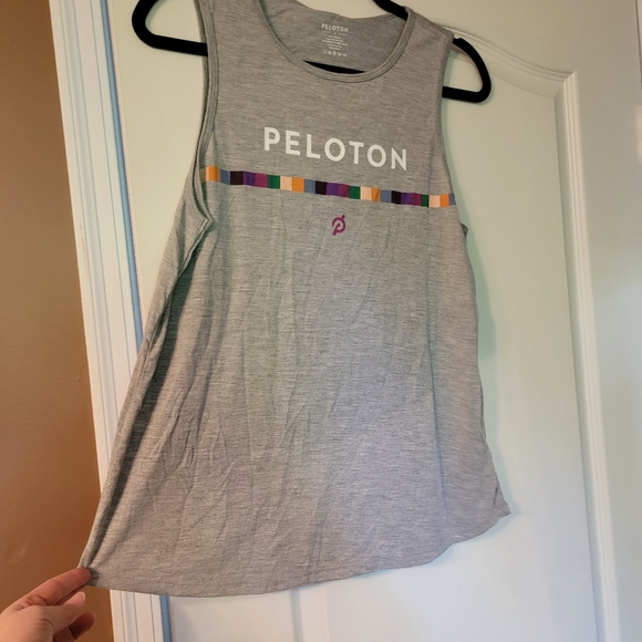 Peloton Back at It Slash Tank 🚲 Large - Picture 4 of 8